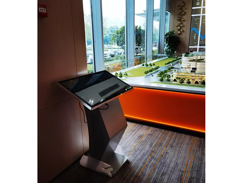 某楼盘卧式触摸一体机